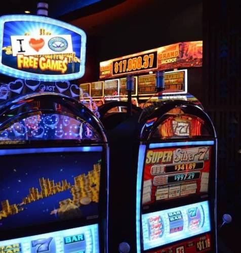 ویژگی های بازی کازینویی ورمز والر Worms of Valor