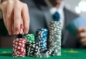 Semi-Bluff در اوماها : ترکیب هوش و جسارت در شرط‌ بندی!